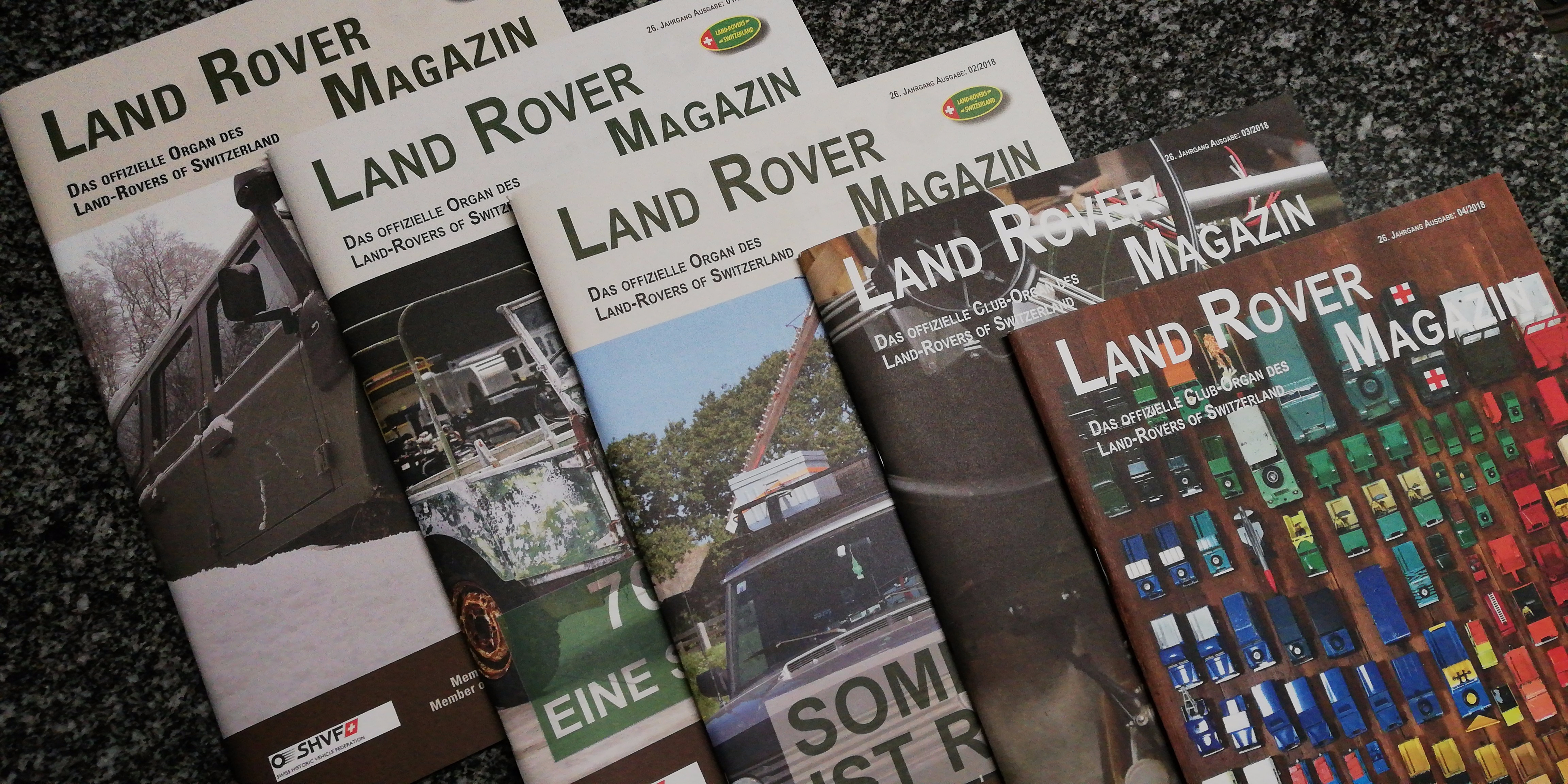 Fünf Magazine des Clubs Landrovers of Switzerland